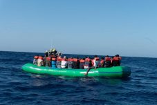 Megrohamozták a migránsok a Kanári-szigeteket