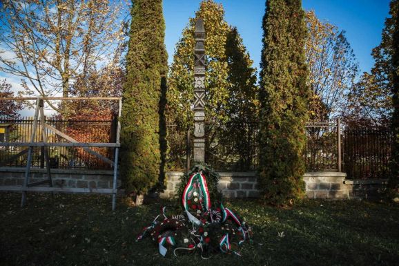 „Az emlékezet tartja össze a világot” – Az ’56-os forradalomra emlékeztek Csíkszeredában