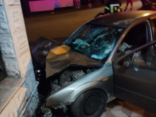 Épületnek csapódott autójával a férfi, nem élte túl a balesetet