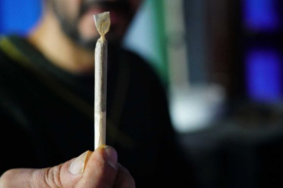 Május óta figyelik őket, négy drogdílerre csaptak le a rendőrök