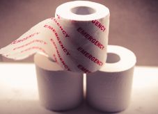 A pénzügyminiszter arra kéri a polgármestereket, ne vásároljanak tonnaszámra vécépapírt