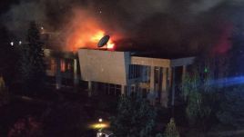 Egy hajléktalan gyújthatta fel a sepsiszentgyörgyi kultúrpalotát