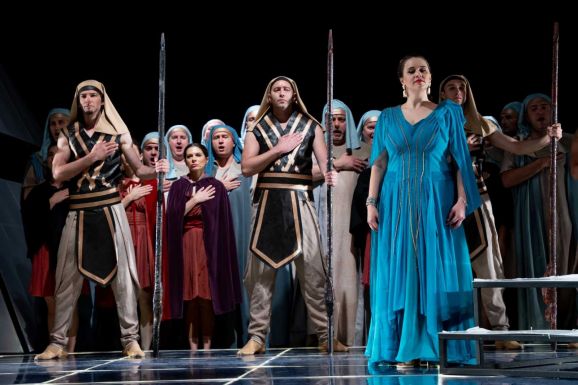 Ingyen busz az Operába – Megtérítik a vidékről érkező diákcsoportok utazási költségeit