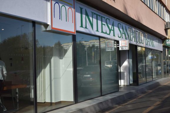 130 millió euróért az Intesa Sanpaolo felvásárolja a First Bankot