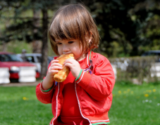 A gyermekek éheznek, a kormány spórol 