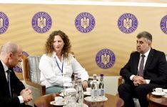 Ciolacu a kormány támogatásáról biztosította a Gázai övezetben túszul ejtett román férfi feleségét