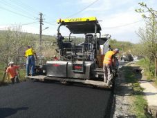 Napokon belül kezdődik a mezei utak korszerűsítése Csíkszereda környékén