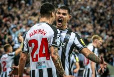 BL: a Newcastle gyönyörű focival nyert az olajsejkek rangadóján
