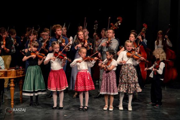 Újra természetessé válik a néptánc – Tízéves az Udvarhelyi Népzeneműhely
