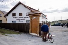 Felavatták a csíkszentdomokosi Buzánszky Jenő Sportközpontot