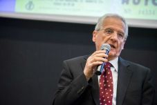 Elhunyt Sólyom László