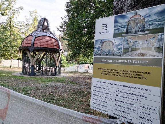 Hamarosan átadják a Csíkszereda központi parkjában épült pavilont
