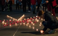 Több száz gyertyaláng lobban fel a nélkülözőkért