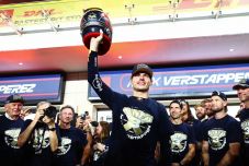 Forma-1: az immár háromszoros világbajnok Max Verstappen rajt-cél győzelmet aratott Katarban