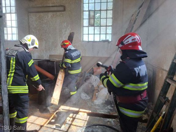 Tűz ütött ki egy pelletgyártó üzemben a Szatmár megyei Lázári községben