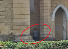 Felháborító: közvécének használják a Máramarosszigeti Református Templom falait