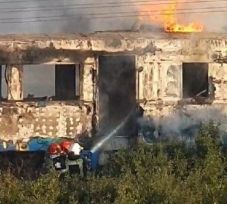 Tűz ütött ki egy vonaton a nagyváradi Nyugati pályaudvar bejáratánál