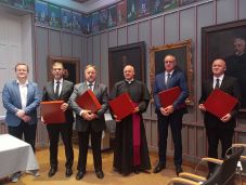 Átadták a Budai krónika hasonmáskiadásait az erdélyi történelmi egyházak képviselőinek