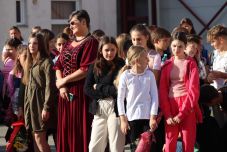 Több mint ezer gyermeknek csengettek be Sarmaságon