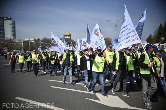 Tüntetnek a rendőrök Bukarestben
