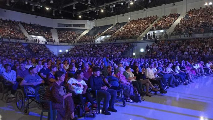 Nick Vujicic Nagyváradon: „A világnak reményre van szüksége”
