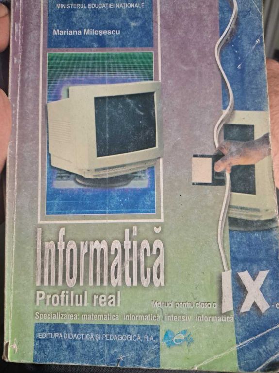 Ha hallod a tárcsahangot, tárcsázz! – a vezetékes telefon használatával magyarázza az algoritmusokat a kilencedikes informatika tankönyv