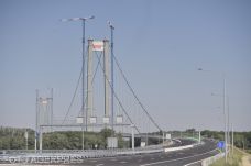 Nem egészen két hónappal az avatás után már javítják a Duna-hidat