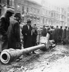 Putyin elismerte: hiba volt tankokat küldeni Budapestre és Prágába