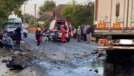 FRISSÍTVE – Tragédia Maros megyében: a sofőr meghalt, tizenketten megsérültek