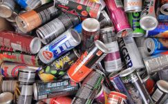 Tiltással védenék a kiskorúakat az energiaitaltól és az elektromos cigarettától