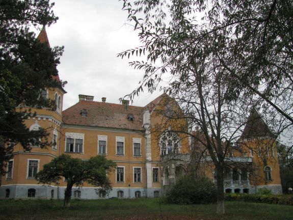 Megnyitja kapuját a mezőzáhi Ugron-kastély