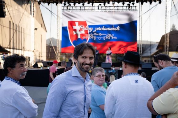 Dulakodtak a szlovák politikusok – a rendőrség is beavatkozott