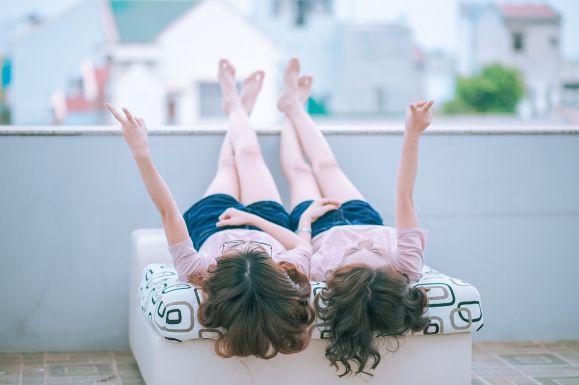 Ennyivel nő az ikrek után járó gyermekgondozási pótlék összege