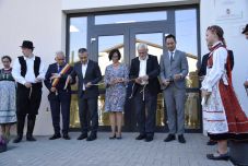 Átadták a szamosújvári Téka Alapítvány Szórványkollégiumának új épületét