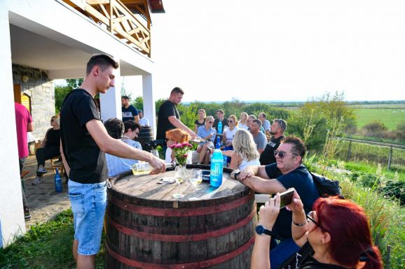 Varázslatos Pincesor: borkóstoló és séta a krasznabélteki pincék között