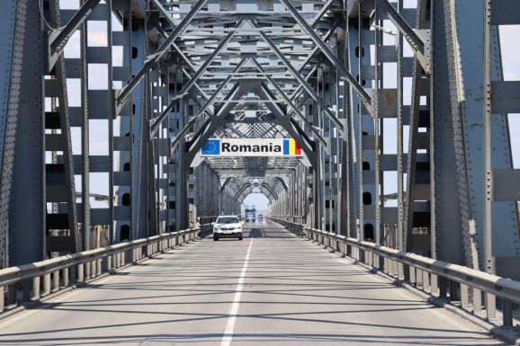 Lebénult a forgalom a román-bolgár határon az ukrán gabonaimport elleni tüntetés miatt