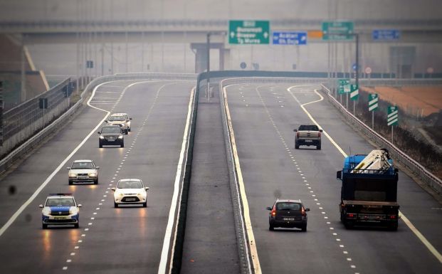 Három új autópályaszakaszra írták alá a kivitelezési szerződést; közel az ezer kilométeres mérföldkő