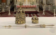 Pontosan 225 évvel ezelőtt koronázták meg a Csíksomlyói Szűzanya kegyszobrát