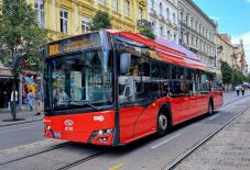 A sofőr segítségével szült egy nő a buszon