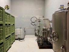 FRISSÍTVE: Rendőr is van a kábítószer-tartalmú elektronikus cigaretták ügyében őrizetbe vett személyek között