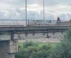 Figyelemfelkeltő kampány a rozzant híd javításáért – naponta 30 ezer jármű halad át rajta