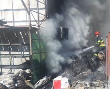 Tűz ütött ki Nagyváradon egy cég belvárosi lerakatánál