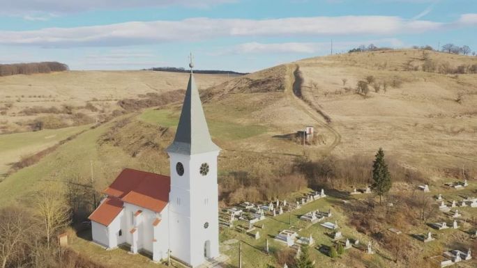 Magyar kormánytámogatás: öt felújított műemlék templomot adtak át Erdélyben