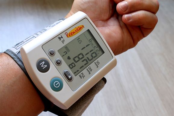A rosszul fizetett stresszes munkát végzők esetében nagyobb a szívproblémák kockázata