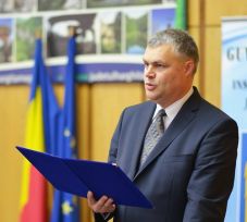 A Hargita megyei prefektus a megrongálódott zászlók cseréjére kérte a közintézmények vezetőit