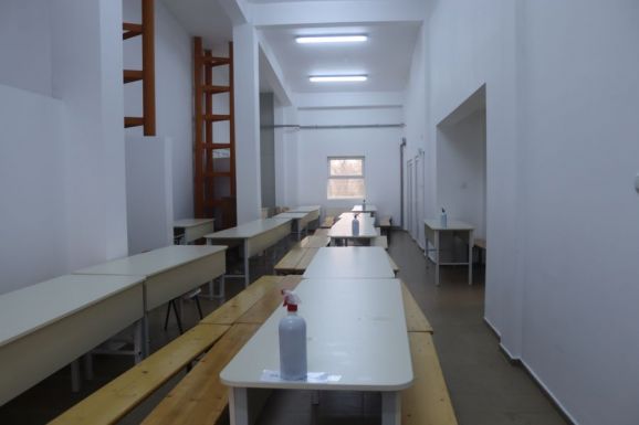 Harmadik hete megkezdődött a tanév, de még egyetlen diák sem kap „meleg ételt” az iskolában