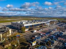 Nem lehetnek parkolóhelyek a kolozsvári repülőtér termináljainak közvetlen közelében