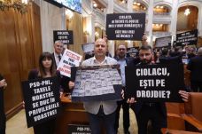 Belátja az USR, esélytelen a bizalmatlansági indítvány, az alkotmánybíróságon támadnak