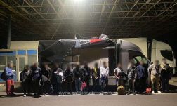 Huszonegy illegális bevándorlót tartóztattak fel Nagylaknál