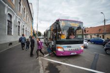 Tanulókat szállító kisbusz ütközött egy autóval Kolozsváron